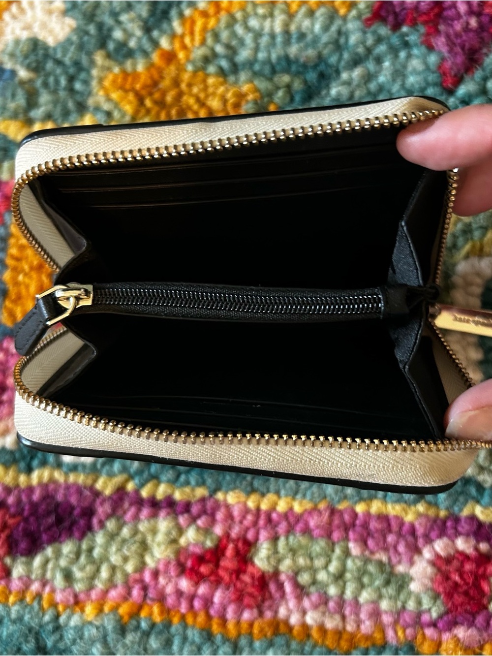 KATE SPADE | small black and white retro daisy print zip up cardholder wallet - Picture 3 of 6